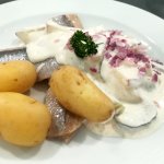 Filety śledziowe z młodymi ziemniakami