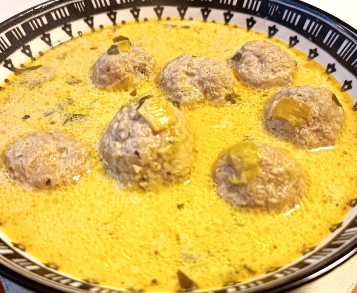 Zupa śmietankowo-serowa z domowymi klopsikami