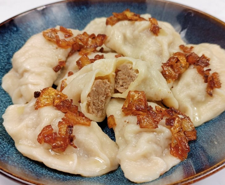 Pierogi z surowego mięsa mielonego