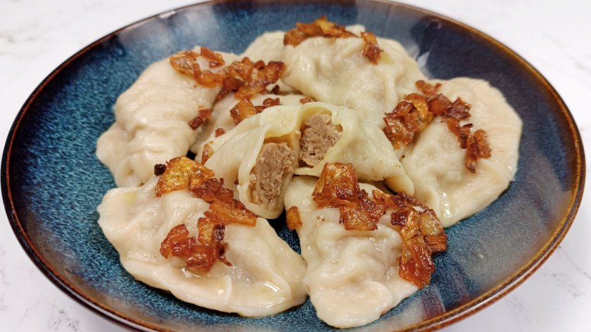 Pierogi z surowego mięsa mielonego
